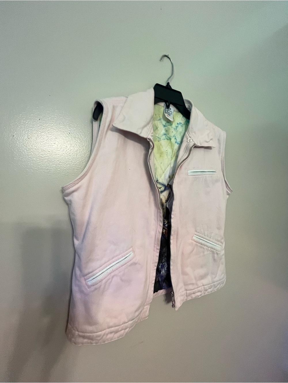 Sleeveless Light Pink Zip-Front Vest